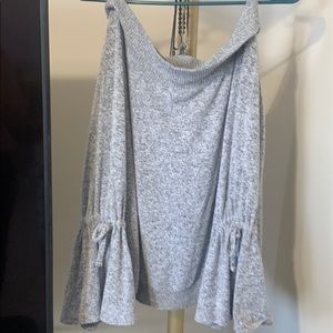 Adorable cozy sweater with flirty sleeves ❤️